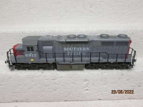 HO SCALE : ATLAS : SOUTHERN PACIFIC SD35 DIESEL LOCOMOTIVE