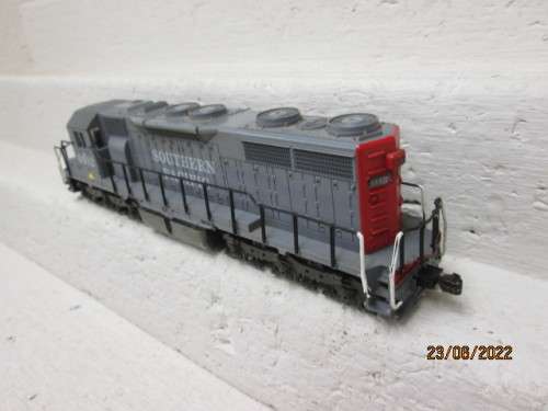 HO SCALE : ATLAS : SOUTHERN PACIFIC SD35 DIESEL LOCOMOTIVE