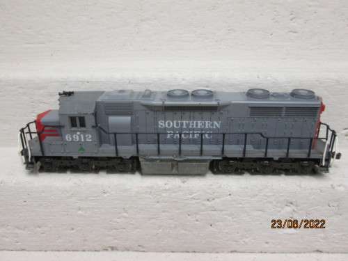 HO SCALE : ATLAS : SOUTHERN PACIFIC SD35 DIESEL LOCOMOTIVE