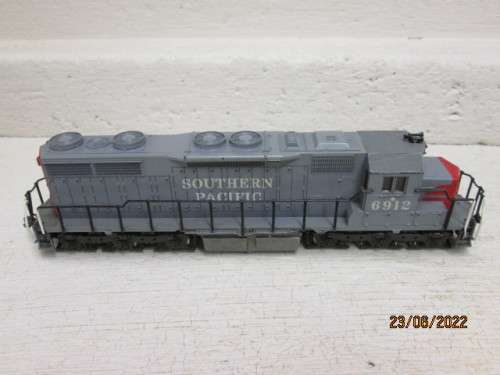 HO SCALE : ATLAS : SOUTHERN PACIFIC SD35 DIESEL LOCOMOTIVE