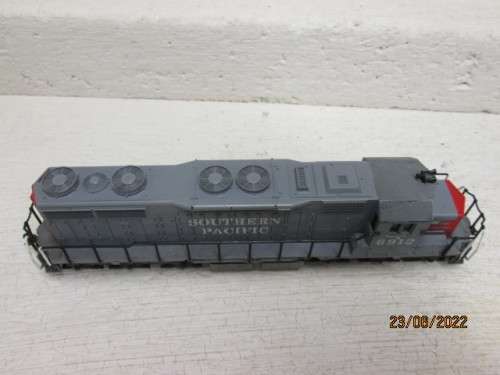 HO SCALE : ATLAS : SOUTHERN PACIFIC SD35 DIESEL LOCOMOTIVE