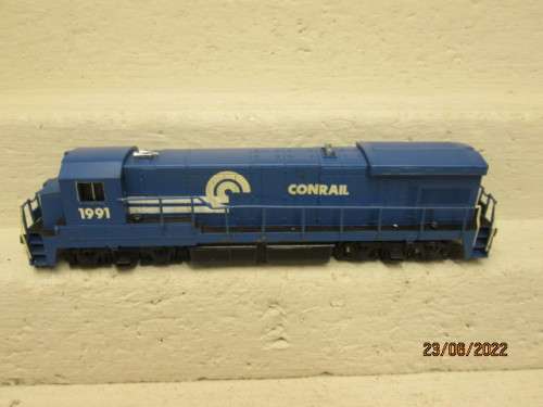 HO SCALE : ATLAS : CONRAIL B23 DIESEL LOCOMOTIVE