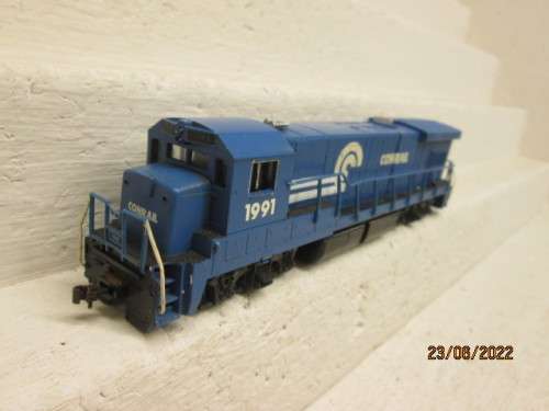 HO SCALE : ATLAS : CONRAIL B23 DIESEL LOCOMOTIVE