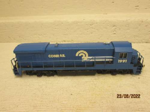 HO SCALE : ATLAS : CONRAIL B23 DIESEL LOCOMOTIVE