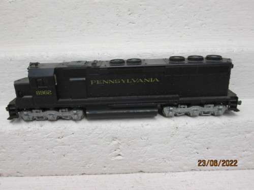 HO SCALE : ATHEARN : PENNSYLVANIA SD45 DIESEL LOCOMOTIVE