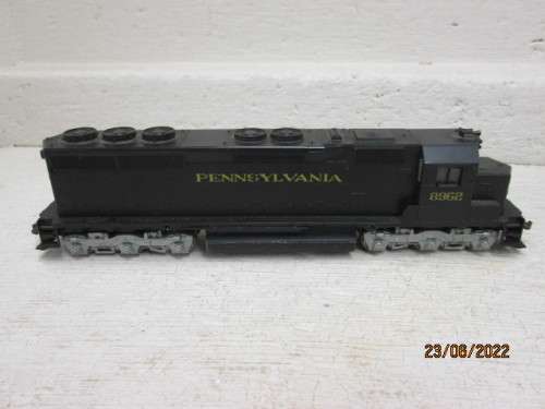 HO SCALE : ATHEARN : PENNSYLVANIA SD45 DIESEL LOCOMOTIVE