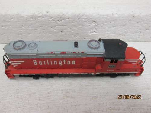 HO SCALE : WALTHERS : BURLINGTON GP20 DIESEL LOCOMOTIVE - BOXED