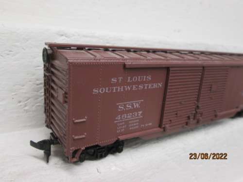 HO SCALE : ATHEARN : 50 FOOT DOUBLE DOOR BOX CAR
