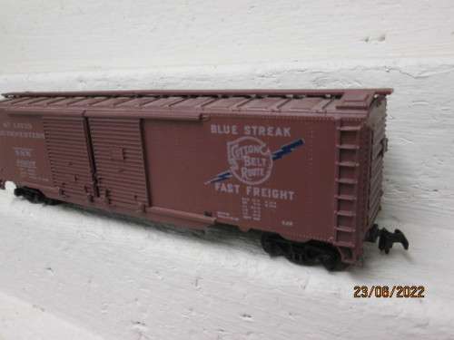 HO SCALE : ATHEARN : 50 FOOT DOUBLE DOOR BOX CAR