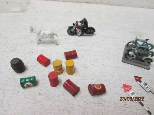 HO / OO SCALE : MODEL TRAIN ACCESSORIES - MADE FROM METAL