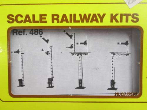 HO / OO SCALE : RATIO - LNER LATTICE POST SIGNALS - KIT - BOXED