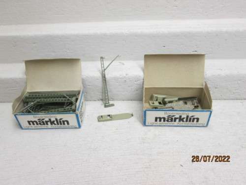 HO SCALE : MARKLIN : CATENARY MASTS X17  - BOXED