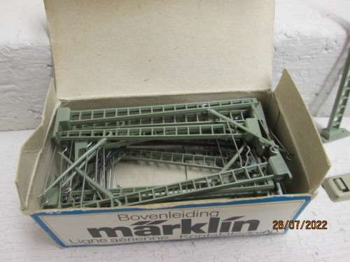 HO SCALE : MARKLIN : CATENARY MASTS X17  - BOXED