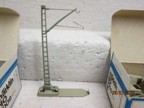 HO SCALE : MARKLIN : CATENARY MASTS X17  - BOXED