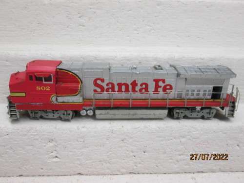 HO SCALE : WALTHERS : SANTA FE - GE-8 40C DIESEL LOCOMOTIVE - BOXED
