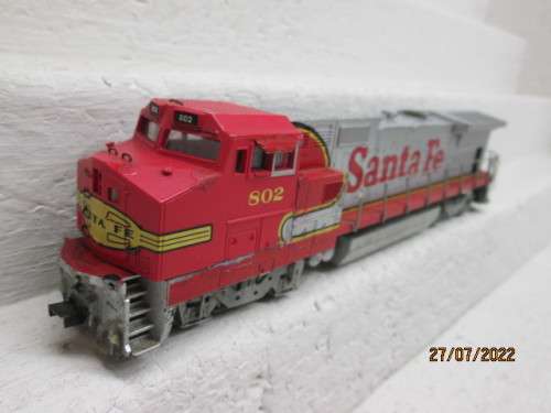 HO SCALE : WALTHERS : SANTA FE - GE-8 40C DIESEL LOCOMOTIVE - BOXED