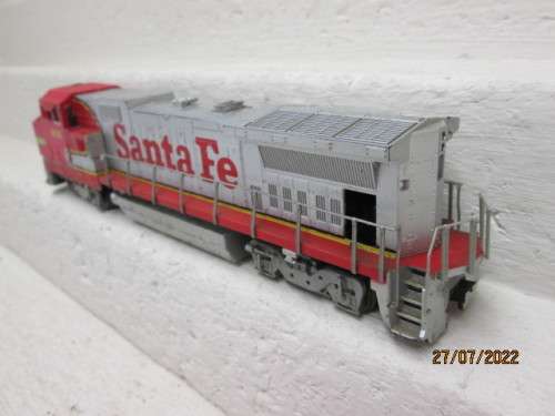 HO SCALE : WALTHERS : SANTA FE - GE-8 40C DIESEL LOCOMOTIVE - BOXED