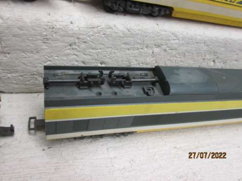 HO SCALE : LIMA : LA POSTE - SPEED TRAIN SET OF X6