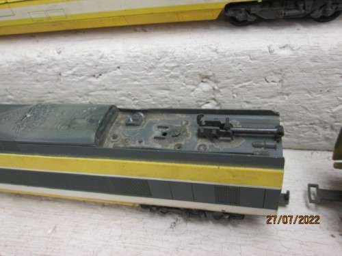 HO SCALE : LIMA : LA POSTE - SPEED TRAIN SET OF X6