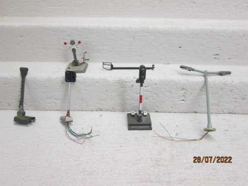 HO / OO SCALE : VARIOUS ELECTRIC LIGHTS AND RAIL SIGNALS