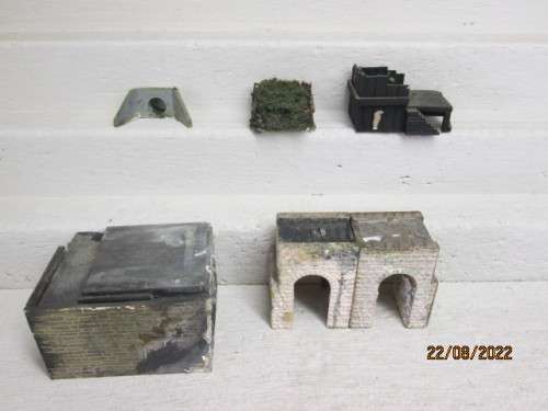 HO / OO SCALE : BRIDGE SUPPORTS + BITS AND PIECES