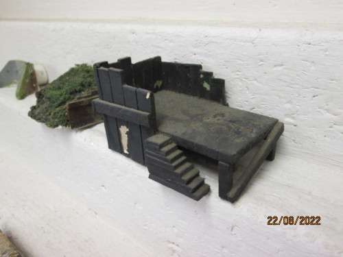 HO / OO SCALE : BRIDGE SUPPORTS + BITS AND PIECES
