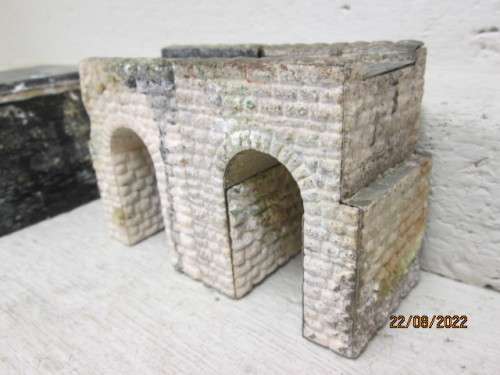 HO / OO SCALE : BRIDGE SUPPORTS + BITS AND PIECES