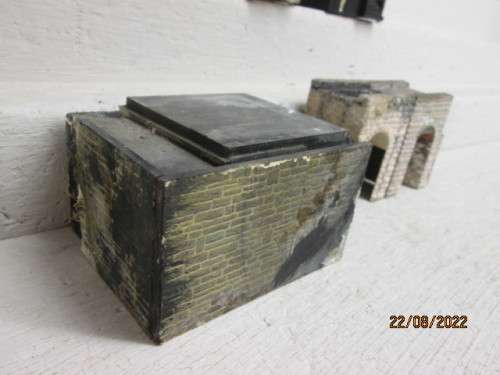 HO / OO SCALE : BRIDGE SUPPORTS + BITS AND PIECES