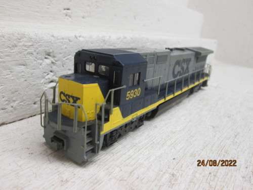 HO SCALE : WALTHERS : CSX - GE DASH 8 40B DIESEL LOCOMOTIVE - BOXED