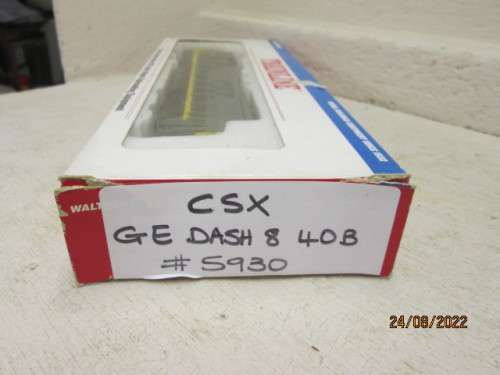 HO SCALE : WALTHERS : CSX - GE DASH 8 40B DIESEL LOCOMOTIVE - BOXED