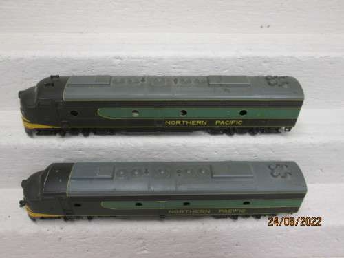 HO SCALE : RIVEROSSI : E8 NORTHERN PACIFIC POWER AND DUMMY SET -  DIESEL LOCOMOTIVE