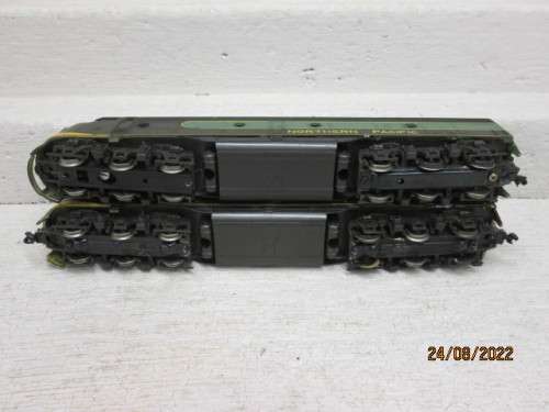 HO SCALE : RIVEROSSI : E8 NORTHERN PACIFIC POWER AND DUMMY SET -  DIESEL LOCOMOTIVE