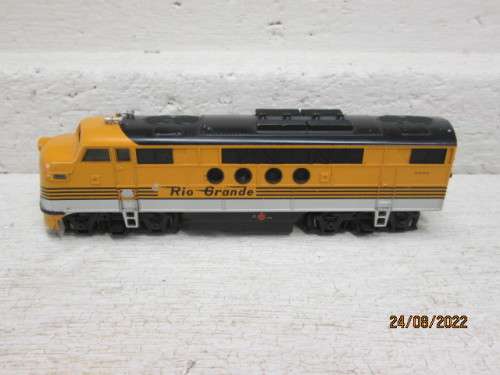 HO SCALE : BACHMANN : RIO GRANDE - F7  DIESEL LOCOMOTIVE
