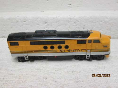 HO SCALE : BACHMANN : RIO GRANDE - F7  DIESEL LOCOMOTIVE