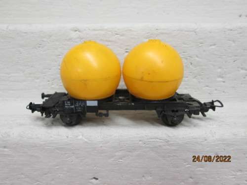 HO SCALE : TWIN YELLOW TANKER WAGON