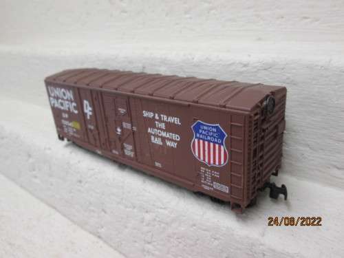 HO SCALE : ATHEARN : 40 FOOT UNION PACIFIC BOX CAR WAGON - BOXED