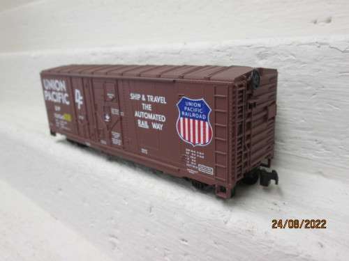 HO SCALE : ATHEARN : 40 FOOT UNION PACIFIC BOX CAR WAGON - BOXED