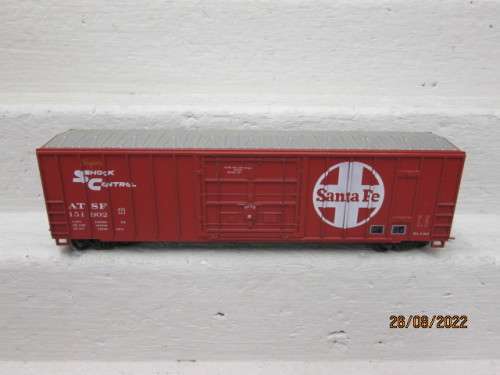 HO SCALE : INTERMOUNTAIN - SANTA FE - 51 FOOT BOX CAR WAGON - BOXED