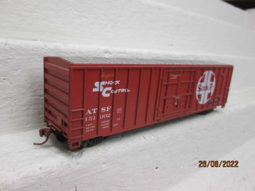 HO SCALE : INTERMOUNTAIN - SANTA FE - 51 FOOT BOX CAR WAGON - BOXED