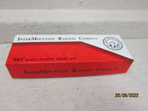 HO SCALE : INTERMOUNTAIN - BURLINGTON NORTHERN - 51 FOOT BOX CAR WAGON - BOXED