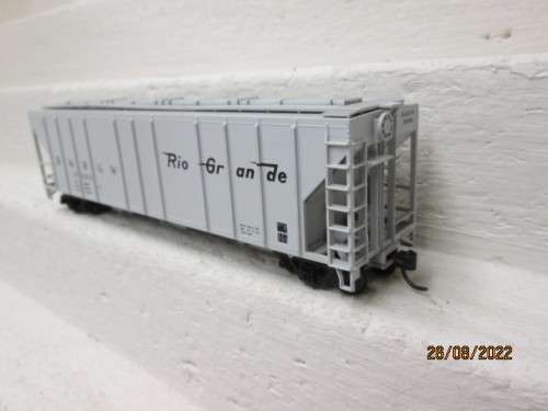 HO SCALE : INTERMOUNTAIN - RIO GRANDE 50FOOT 3-BAY  - CLOSED HOPPER WAGON - BOXED