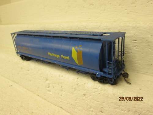 HO SCALE : INTERMOUNTAIN - HERITAGE FUND- 55 FOOT 4-BAY  - CYLINDRICAL HOPPER WAGON - BOXED