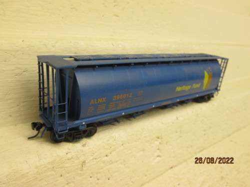 HO SCALE : INTERMOUNTAIN - HERITAGE FUND- 55 FOOT 4-BAY  - CYLINDRICAL HOPPER WAGON - BOXED