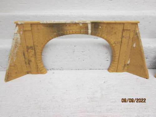 HO / OO SCALE : X2 DOUBLE RAIL TUNNEL ENTRANCES
