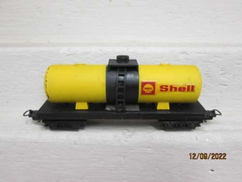 HO SCALE : LIMA : SHELL TANKER WAGON