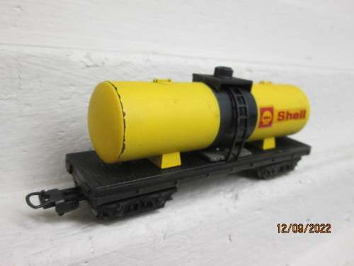 HO SCALE : LIMA : SHELL TANKER WAGON