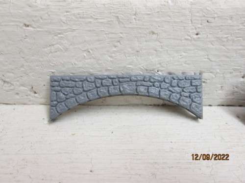 HO SCALE : VARIOUS TUNNEL ENTRANCES - X2 - WITH SOME EXTRA STONE WALLS