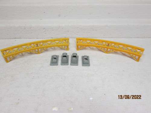 HO / OO SCALE : LIMA : X2 CURVED BRIDGES + X4 RAIL SUPPORTS