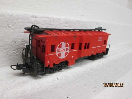 HO SCALE : LIMA : SANTE FE - CABOOSE