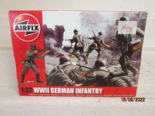 1:32 SCALE : AIRFIX : WWII GERMAN INFANTRY X 14  - BOXED